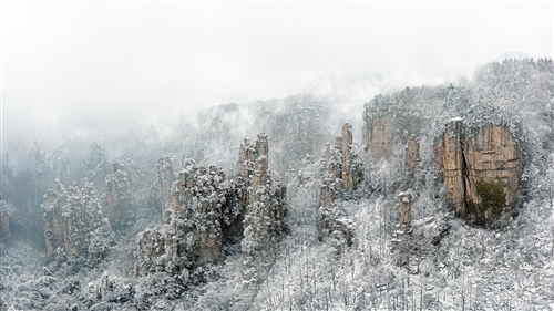 《雪中御筆峰》