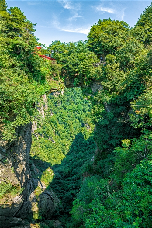 《石橋彩帶飄》