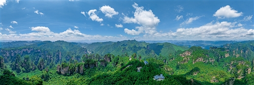 《山勢(shì)雄偉 巍峨壯觀》