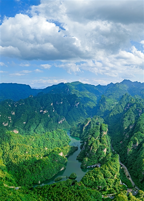 《高峽平湖》