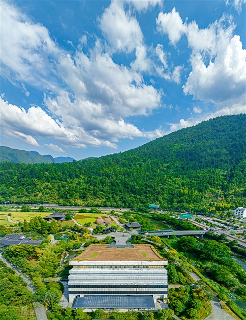 《艷麗景區(qū)》