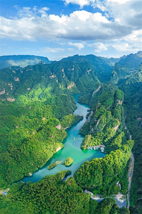 《秀麗山水》