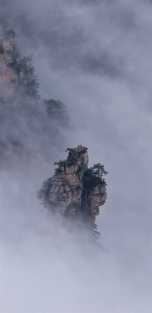 霧鎖峰林